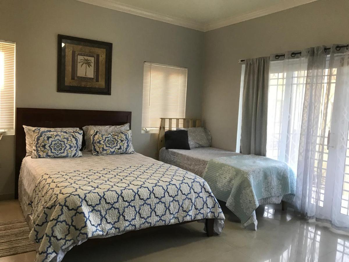 Alexanders Penthouse On The Beach Ocho Rios Ngoại thất bức ảnh